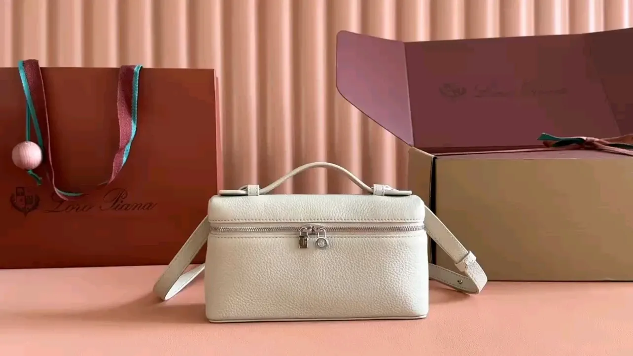 💋💋💋【Original leather configuration counter complete package】 𝐋𝐨𝐫𝐨 𝐏𝐢𝐚𝐧@ Extra pocket L19 series handbag/crossbody bag📦